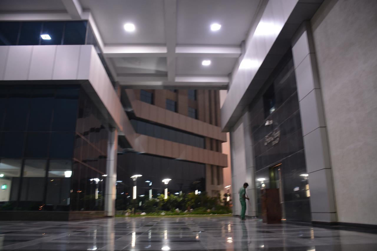 Hide Away Suites Noida Exterior foto